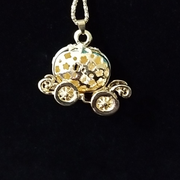 Betsey Johnson White Pumpkin Coach Necklace - Picture 5 of 5